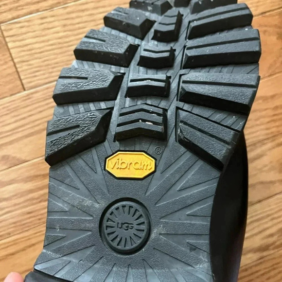 [M9]UGG Black Hillmont Chelsea Leather Boots with Wool Insole - Picture 10 of 11